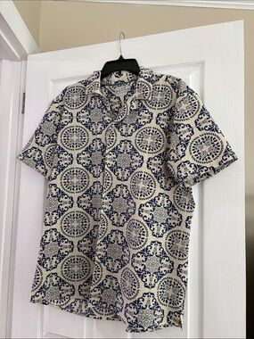 Ike Behar Short Sleeve Medallion Print Shirt in Cream and Navy